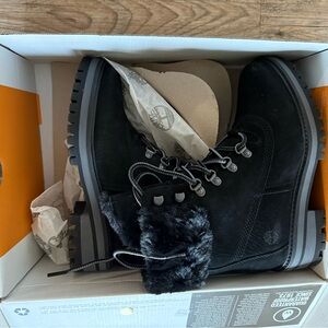 Timberland Black Rugged Boots Lace-Up Design